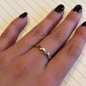 Zig-zag pandora ring